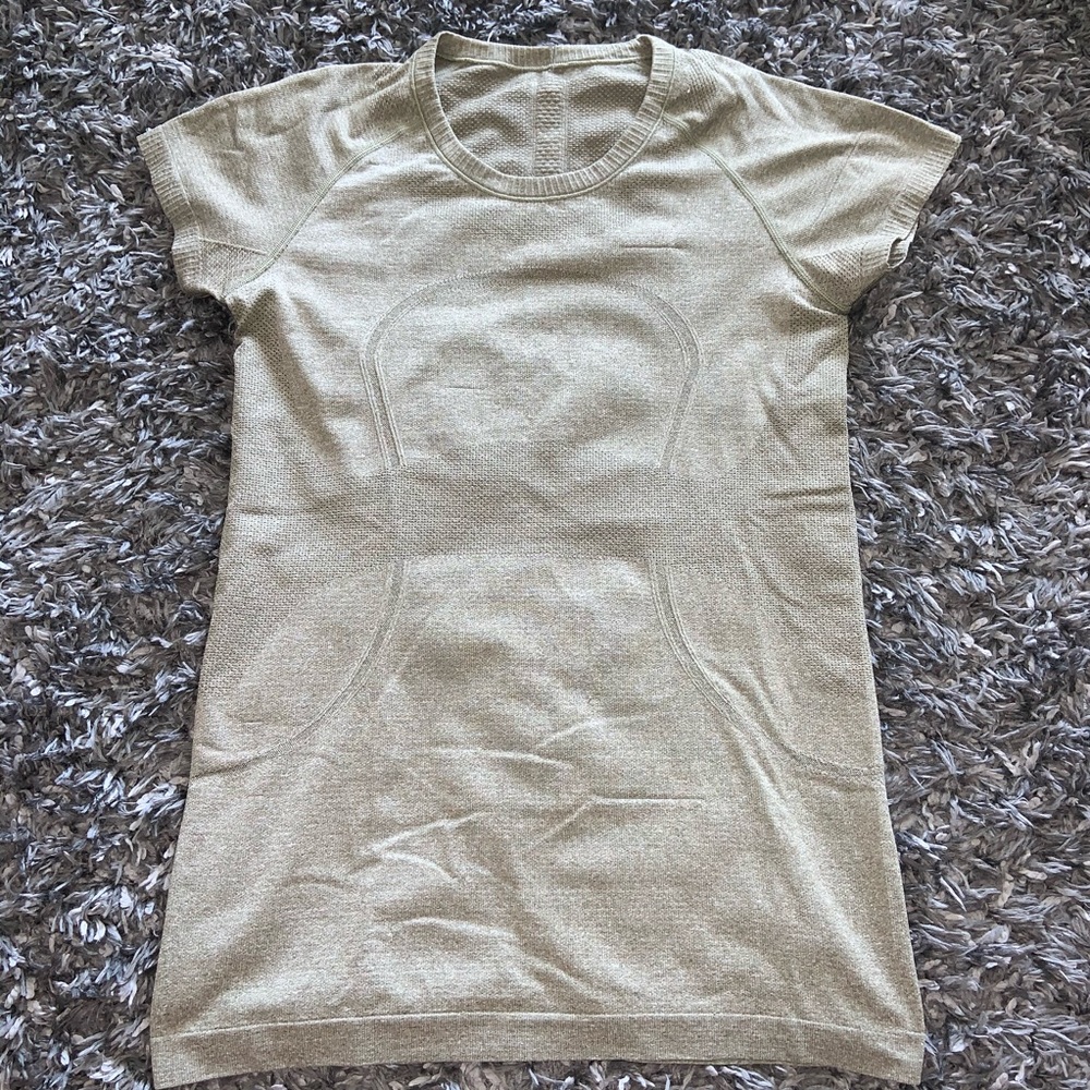 Lululemon swiftly tech short sleeve shirt size 8